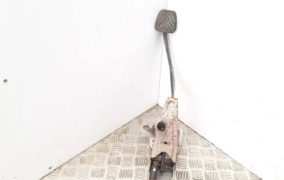 Honda FR-V Brake pedal