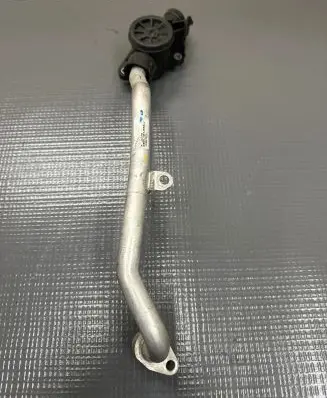 Porsche Cayenne (9Y0 9Y3) Engine coolant pipe/hose 06M121083J