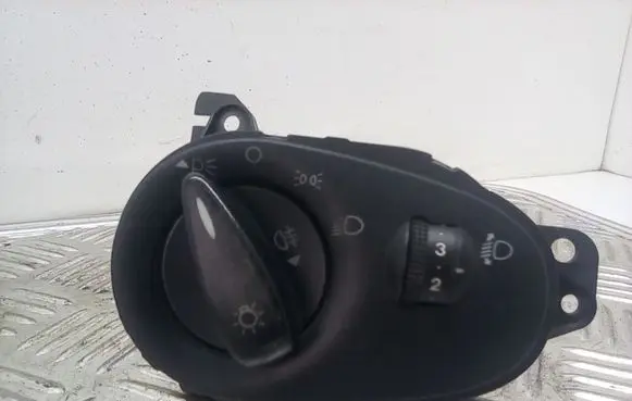 Ford Focus Light switch 04052524