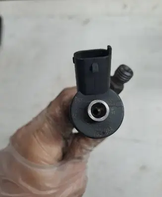 BMW 5 E39 Fuel injector 0445110047