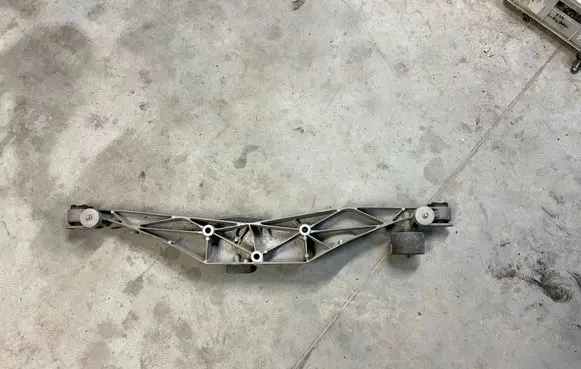 BMW X2 F39 Rear differential/diff mount bracket 6852896 33366852896
