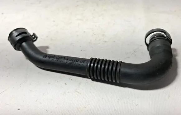 Volkswagen Polo Breather hose/pipe 045103493D