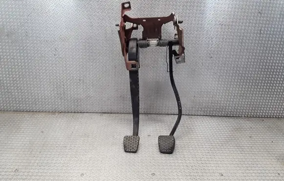 Opel Meriva A Pedal assembly 