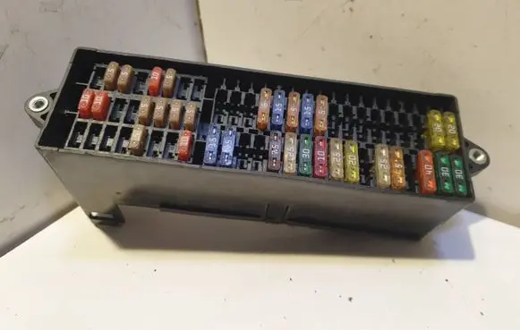 Volkswagen Touran I Fuse box set 1T1937615A