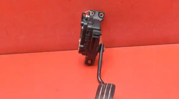 Nissan Primastar Accelerator throttle pedal 7700313060