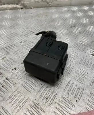 Toyota Avensis T270 Fuse module 9008087021