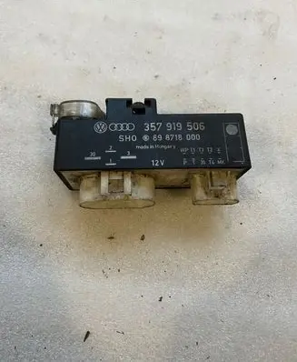 Volkswagen Golf III Coolant fan relay 357919506 898718000