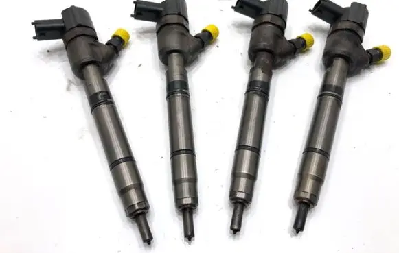 Hyundai i40 Fuel injectors set 0445110411