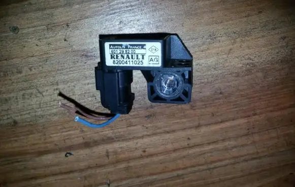 Renault Scenic II - Grand scenic II Airbag deployment crash/impact sensor 8200411025 601298200