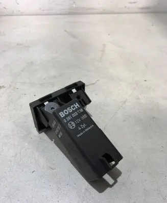 Volkswagen PASSAT B6 Glow plug pre-heat relay 038907281D