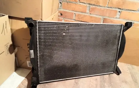 Audi A4 S4 B7 8E 8H Coolant radiator