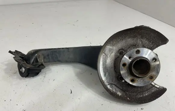 Rear wheel hub