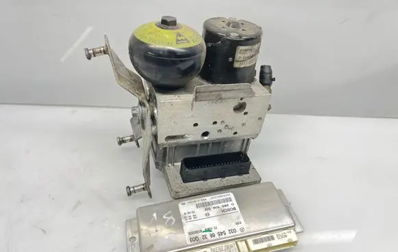 Mercedes-Benz E W211 ABS Pump 0265250111 A0054319712
