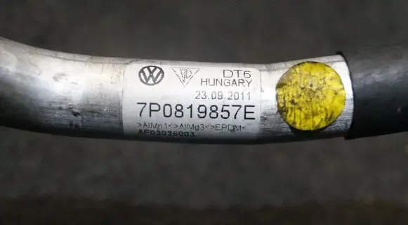 Volkswagen Touareg II Engine coolant pipe/hose 7P0819857E