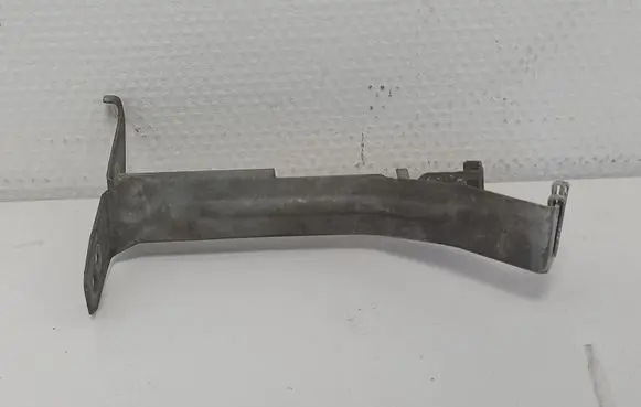 Mercedes-Benz E W212 Front bumper mounting bracket A2045241440