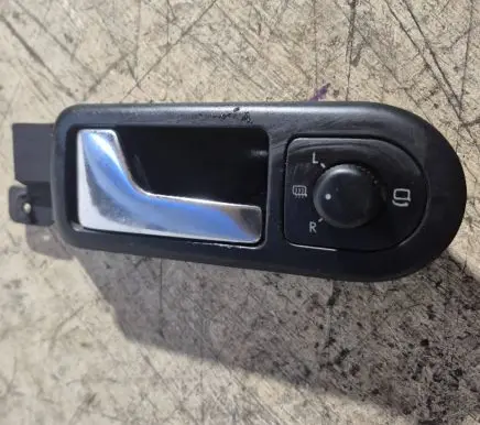 Volkswagen PASSAT B5 Front door interior handle 3B1837113