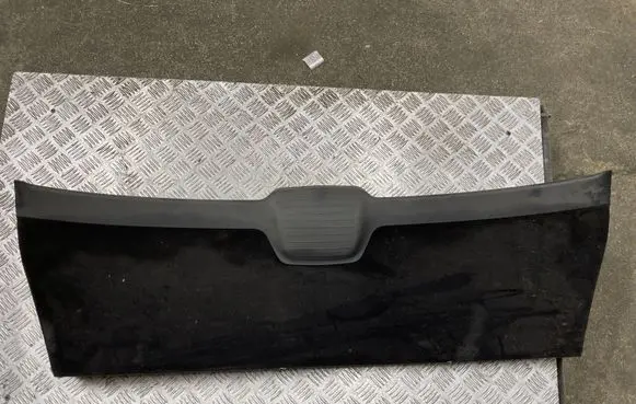 Mercedes-Benz C W204 Tailgate/boot cover trim set A2047400070