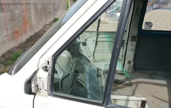 Volkswagen II LT Front door vent window glass four-door 