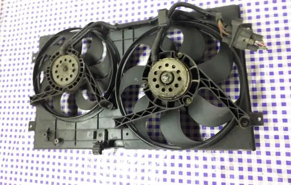 Volkswagen New Beetle Radiator cooling fan shroud 1J2959302C