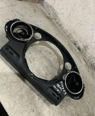 Mini One - Cooper R50 - 53 Dash center air vent grill