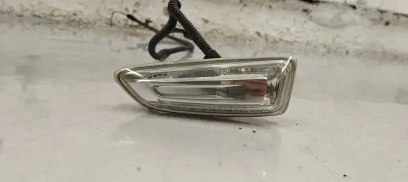 Opel Astra J Front fender indicator light 13273103