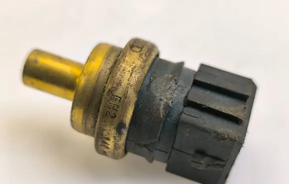 Volkswagen Vento Coolant temperature sensor 059919501 EH2