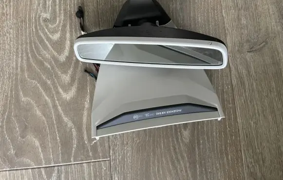 Rear view mirror (interior)