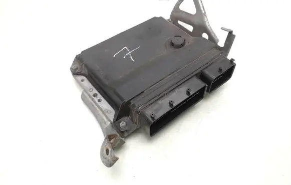 Toyota Avensis T270 Engine control unit/module 8966105d21 MB2759001441