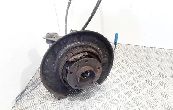 BMW 5 E39 Rear wheel hub E3902 GV66051 T8506
