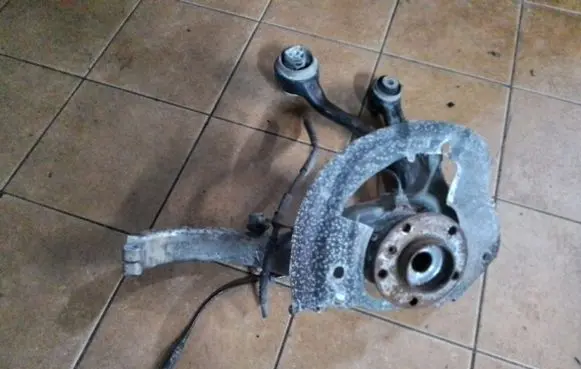 BMW X5 F15 Front wheel hub 6869870 31216869870 77377317