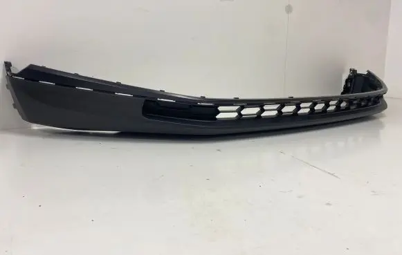 Front bumper lip
