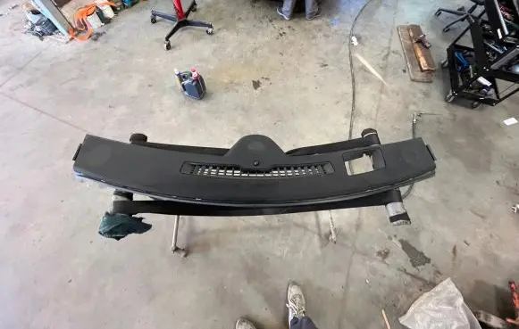 Cadillac Escalade Dashboard glove box trim 22924648