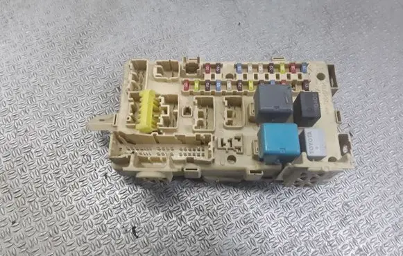 Toyota Avensis T250 Fuse module
