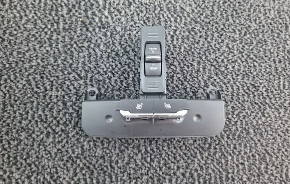 Porsche Macan (95B) Seat heating switch 95B907049L 5HB011655