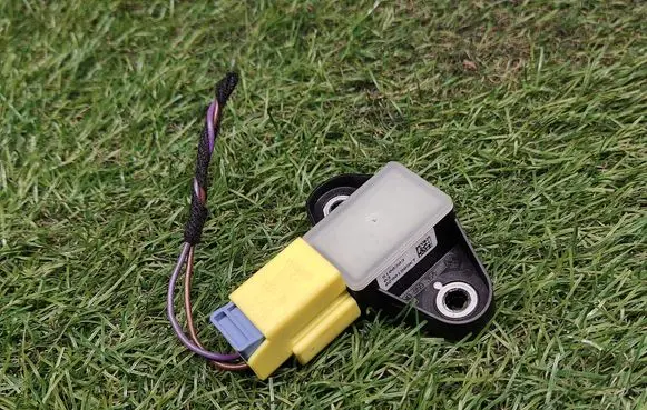 Volkswagen Tiguan Airbag deployment crash/impact sensor 8K0973323T