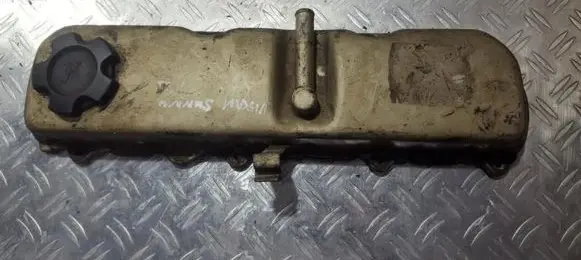 Nissan Sunny Rocker cam cover 