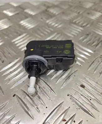 Headlight level adjustment motor