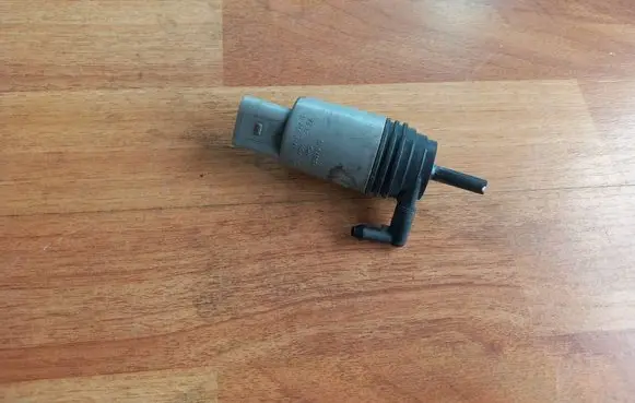 BMW 7 E65 E66 Windscreen/windshield washer pump 6934159 67126934159 67127302589