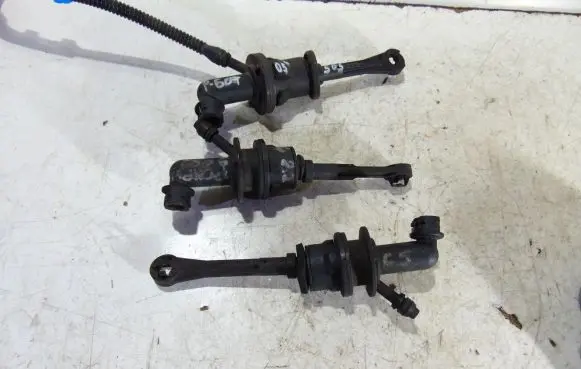Peugeot 607 Clutch slave cylinder 