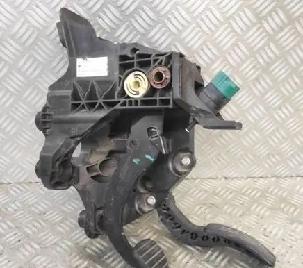 Renault Trafic III (X82) Brake pedal 465016415R 93459474