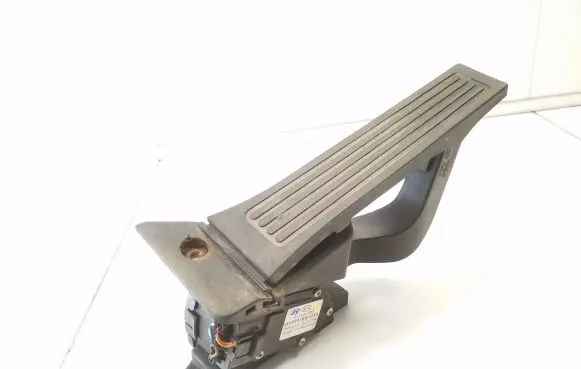 Hyundai ix35 Accelerator throttle pedal 327272S000