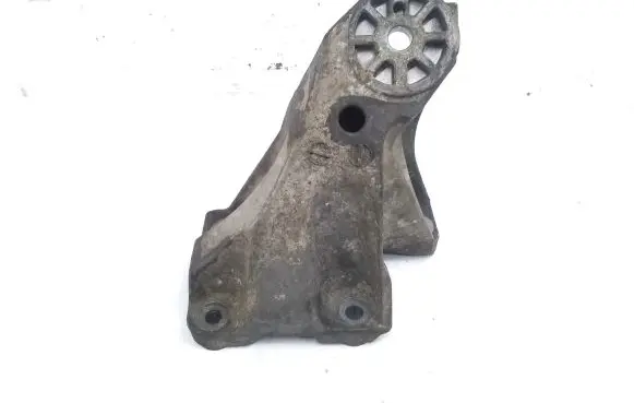 Volkswagen Touareg I Engine mounting bracket 7L6199308B
