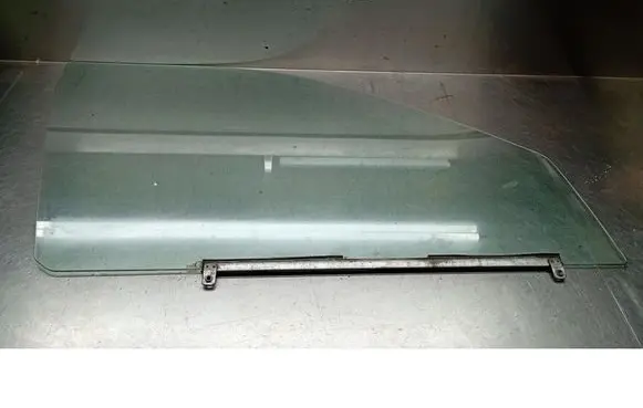 Suzuki Swift Cultus Front door window glass four-door