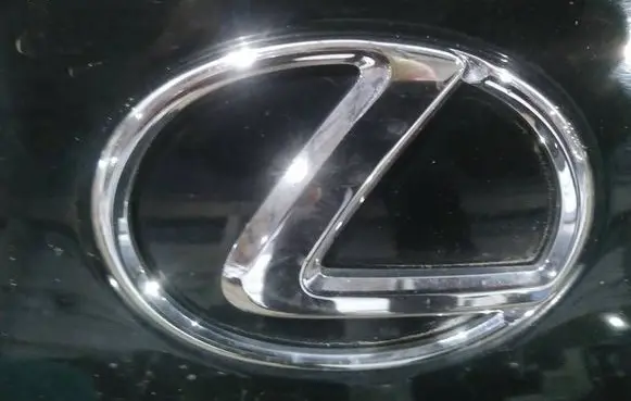Lexus IS 220D-250-350 Manufacturer badge logo/emblem