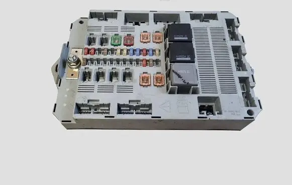 Jaguar XF X250 Fuse module 9X2314D628AC 7140505340 7370011040