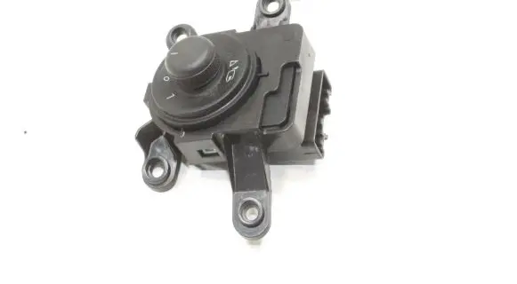 Chevrolet Orlando Wing mirror switch 13296440