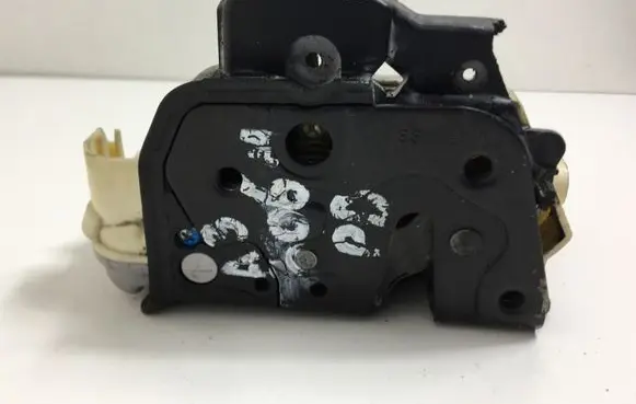 Audi A3 S3 A3 Sportback 8P Front door lock 4F2