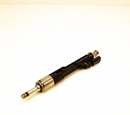BMW X5 F15 Fuel injector 7639994