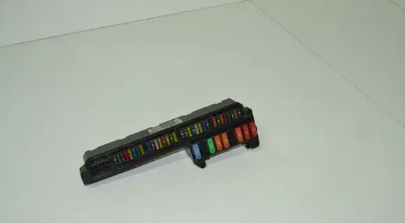 BMW 5 E60 E61 Fuse module 6957330