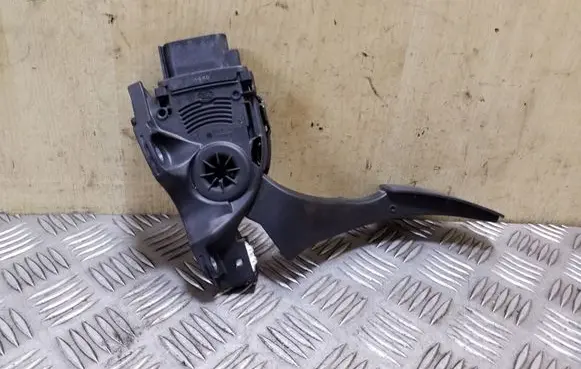 Volvo XC60 Accelerator throttle pedal 6G929F836DD